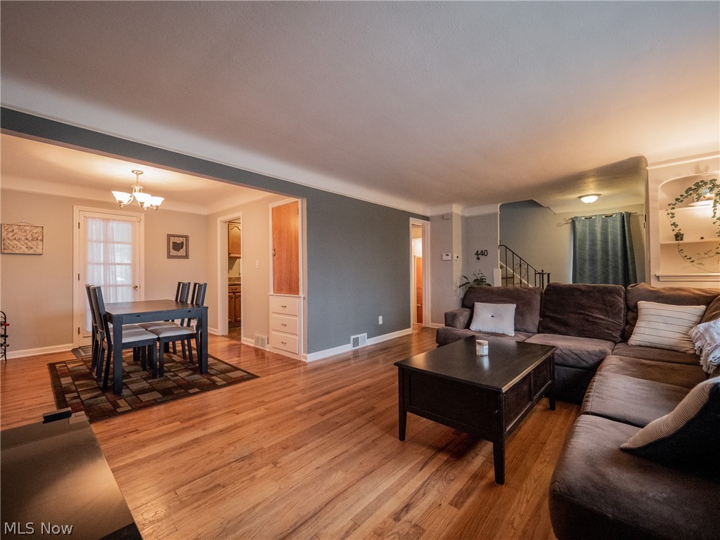 4907 Farnhurst Road Cleveland, OH 44124 - Photo 5 of 33
