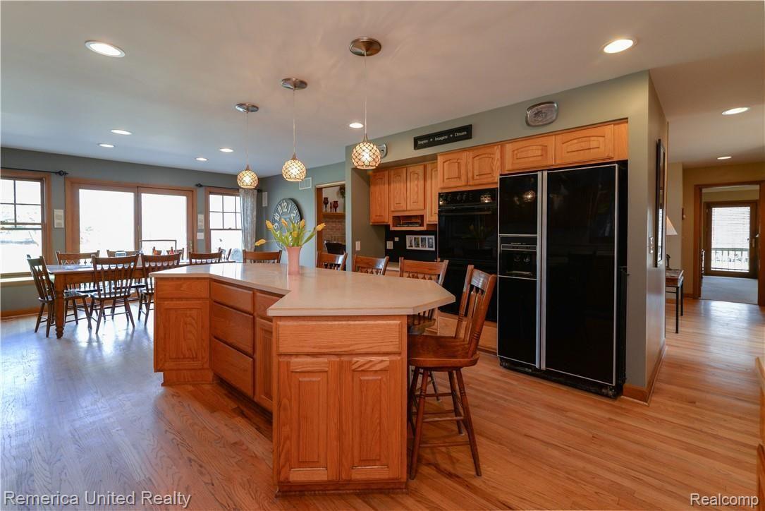 8830 South Rushton Road South Lyon, MI 48178 - Photo 8 of 48 Kitchen to breakfast nook