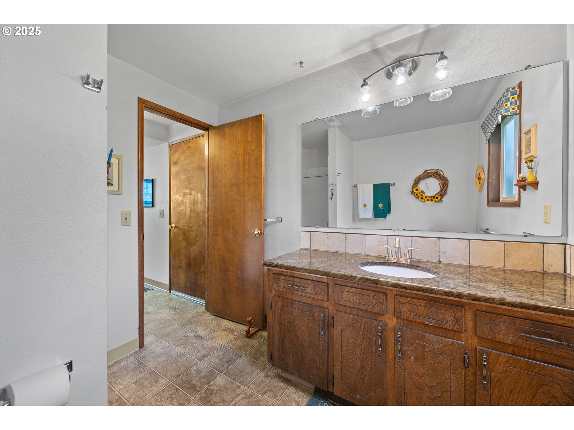 3597 Southwest 2nd Street Gresham, OR 97030 - Photo 27 of 48 Bathroom
