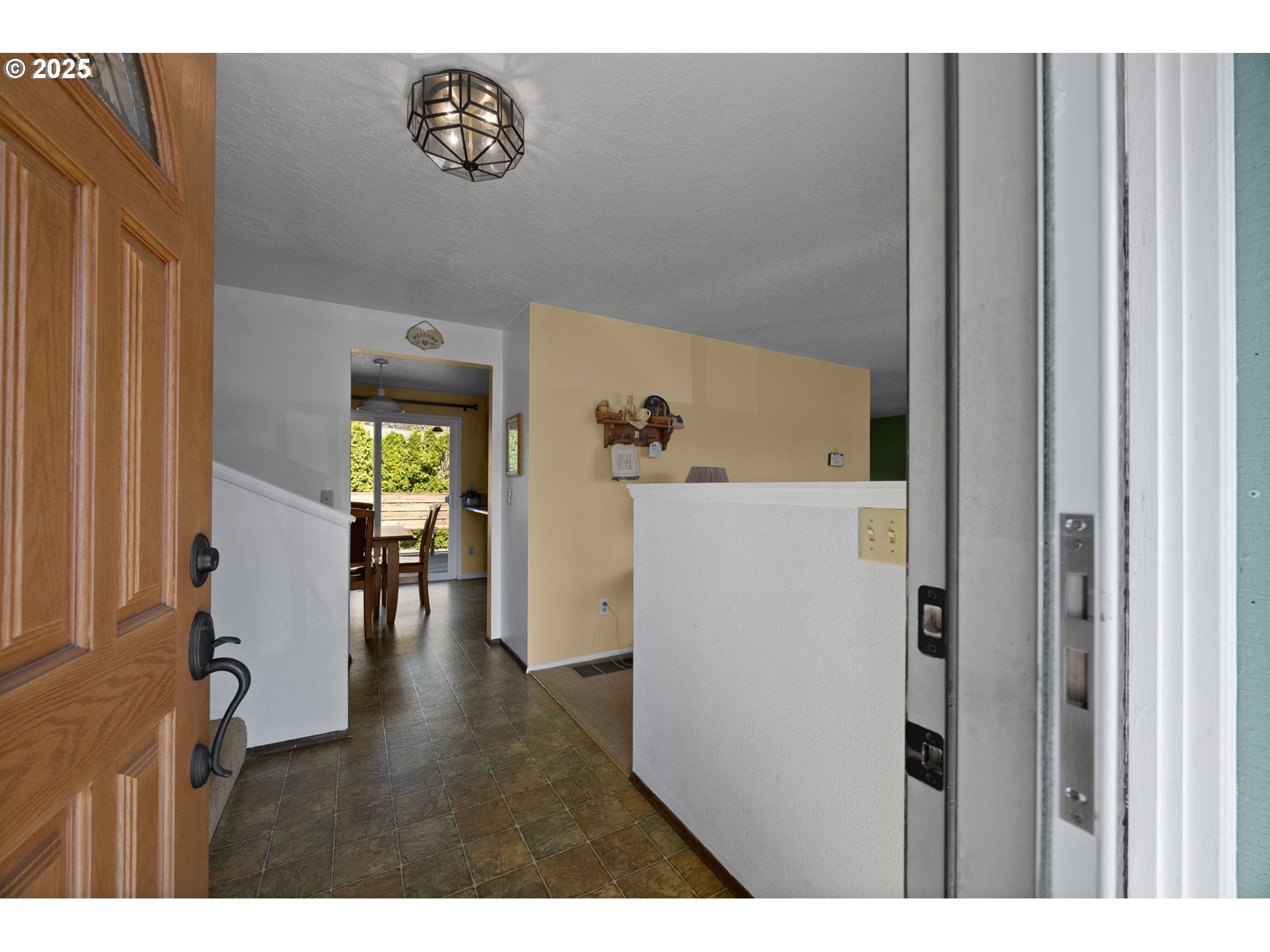 3597 Southwest 2nd Street Gresham, OR 97030 - Photo 6 of 48 Entrance/Foyer