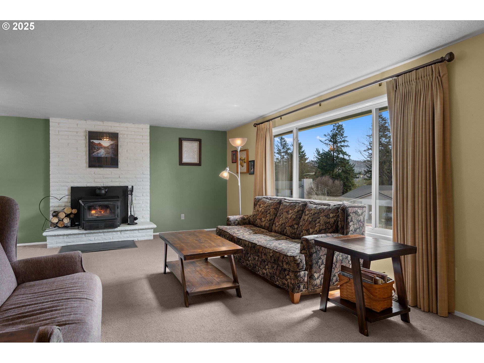 3597 Southwest 2nd Street Gresham, OR 97030 - Photo 7 of 48 Living Room