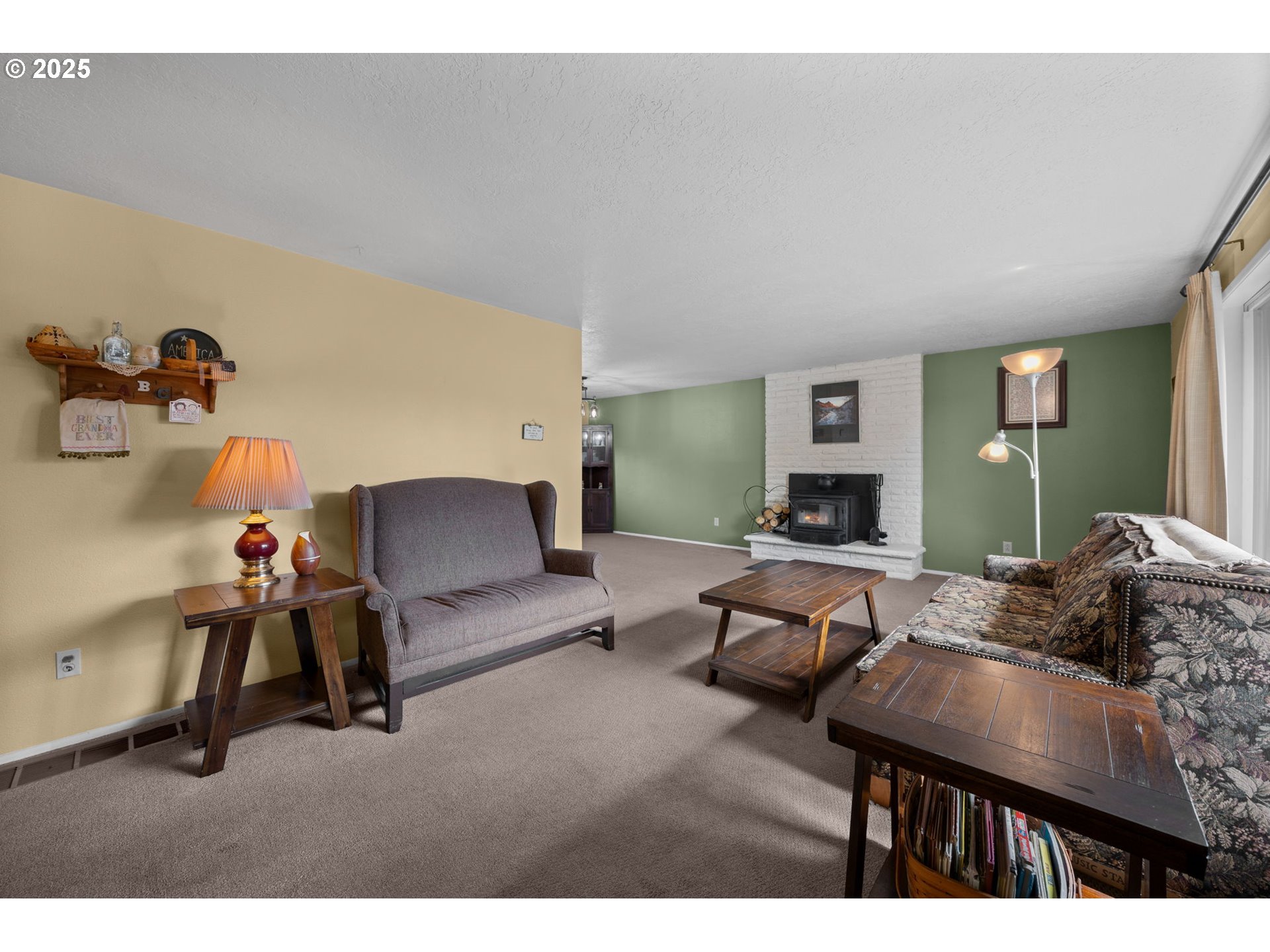 3597 Southwest 2nd Street Gresham, OR 97030 - Photo 8 of 48 Living Room