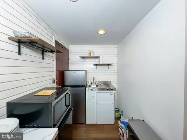 $1,250 | 9300 Colesville Road, Silver Spring, MD 20901