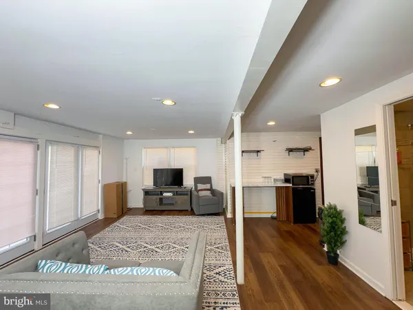 $1,200 | 9300 Colesville Road, Silver Spring, MD 20901