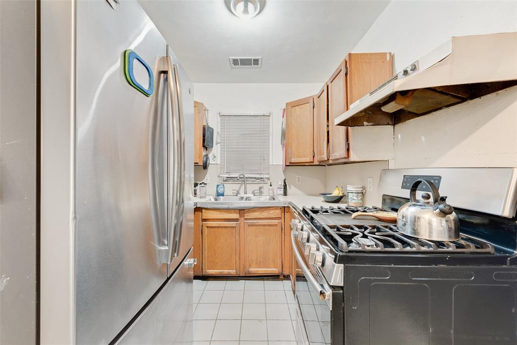 610 West 12th Street Dallas, TX 75208 - Photo 11 of 30