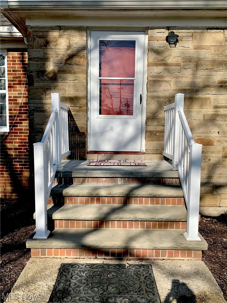 6988 Pearl Road Cleveland, OH 44130 - Photo 4 of 28 Gallery Image 4