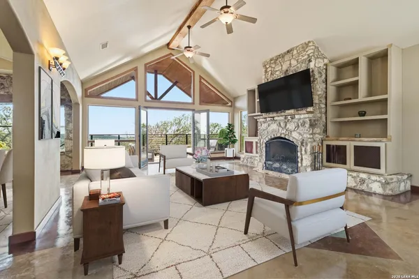 $659,900 | 19708 Nottingham Lane, Grey Forest, TX 78023