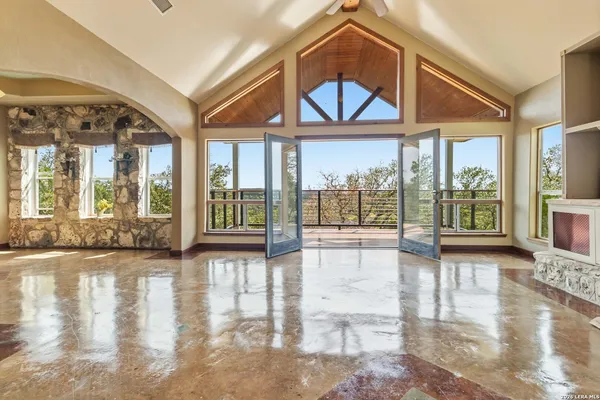 $659,900 | 19708 Nottingham Lane, Grey Forest, TX 78023