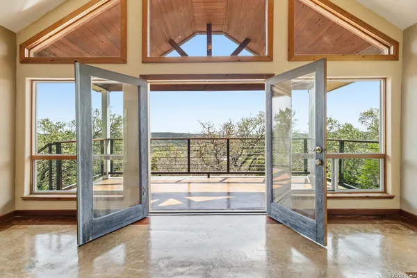 $659,900 | 19708 Nottingham Lane, Grey Forest, TX 78023