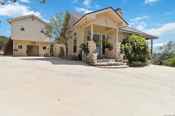 $659,900 | 19708 Nottingham Lane, Grey Forest, TX 78023