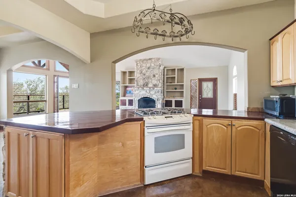$659,900 | 19708 Nottingham Lane, Grey Forest, TX 78023