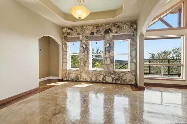 $659,900 | 19708 Nottingham Lane, Grey Forest, TX 78023