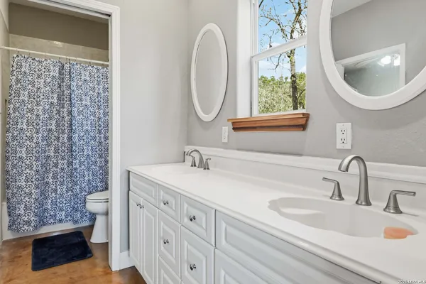 $659,900 | 19708 Nottingham Lane, Grey Forest, TX 78023