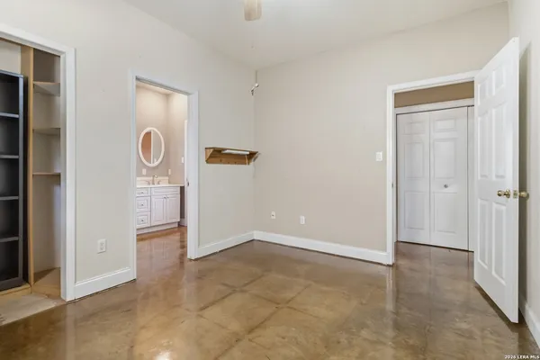 $659,900 | 19708 Nottingham Lane, Grey Forest, TX 78023