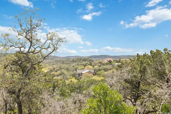 $659,900 | 19708 Nottingham Lane, Grey Forest, TX 78023