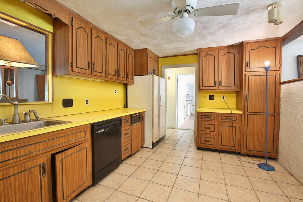 17 Ridgehill Road Canton, MA 02021 - Photo 3 of 10 Gallery Image 3