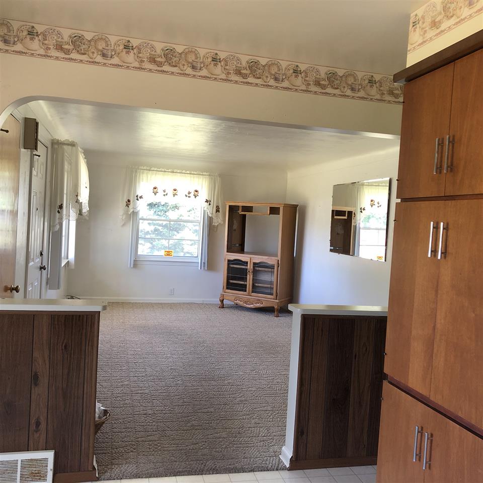 4252 North Center Road Flint, MI 48506 - Photo 7 of 47 31389533-6.JPG