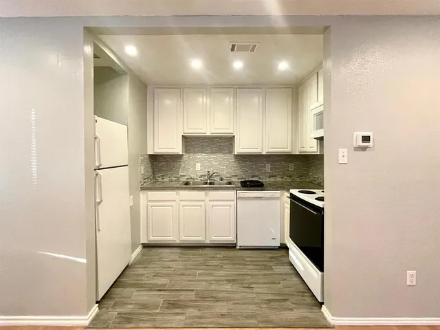 $1,100 | 307 East Mitchell Street, Unit C, Arlington, TX 76010