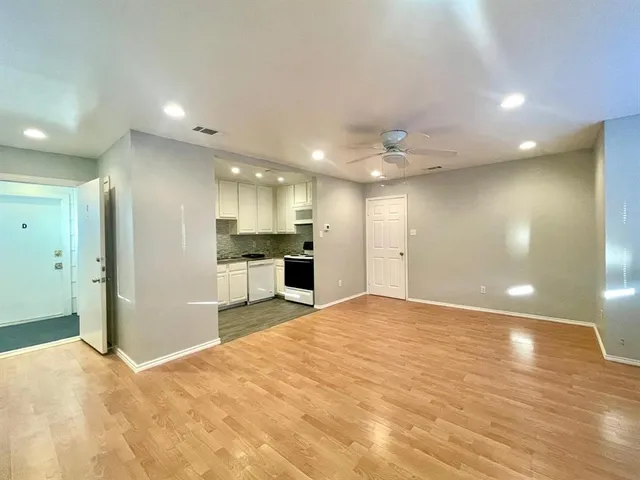 $1,100 | 307 East Mitchell Street, Unit C, Arlington, TX 76010