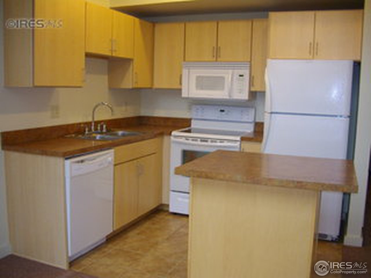 4645 Broadway, Unit C2 Boulder, CO 80304 - Photo 5 of 20 a kitchen with a sink a stove and refrigerator