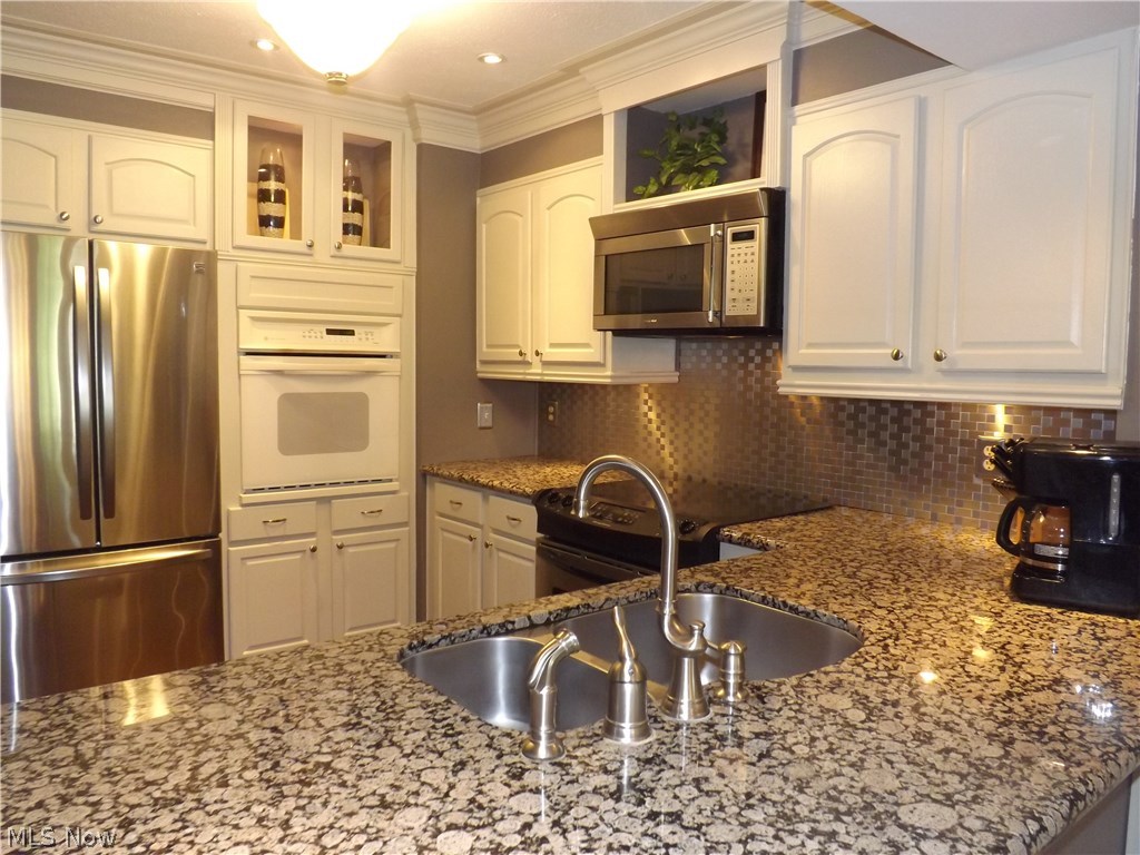 24730 Maple Ridge Road Westlake, OH 44145 - Photo 4 of 34 Gallery Image 4