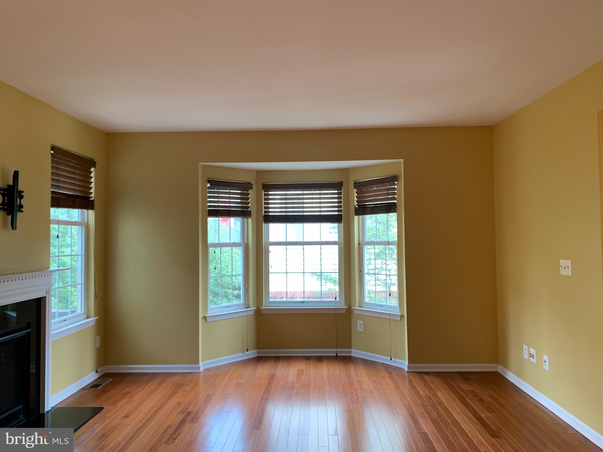 25575 America Square Chantilly, VA 20152 - Photo 14 of 57 Family Room