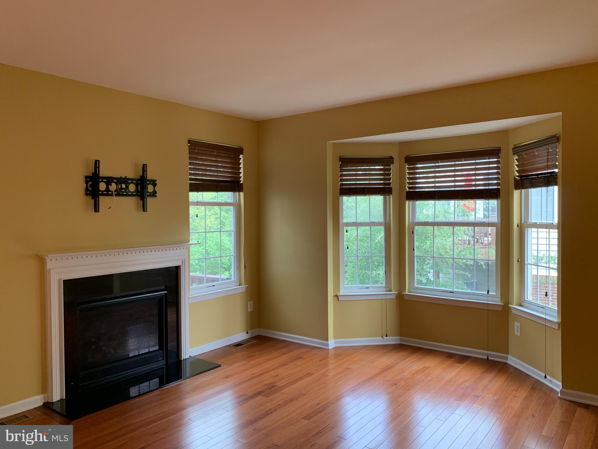 25575 America Square Chantilly, VA 20152 - Photo 15 of 57 Family Room