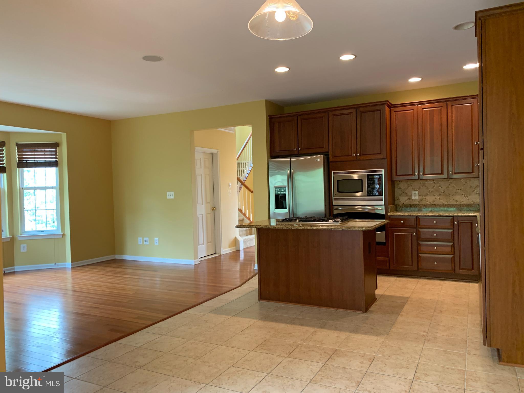 25575 America Square Chantilly, VA 20152 - Photo 18 of 57 Family Room/Kitchen