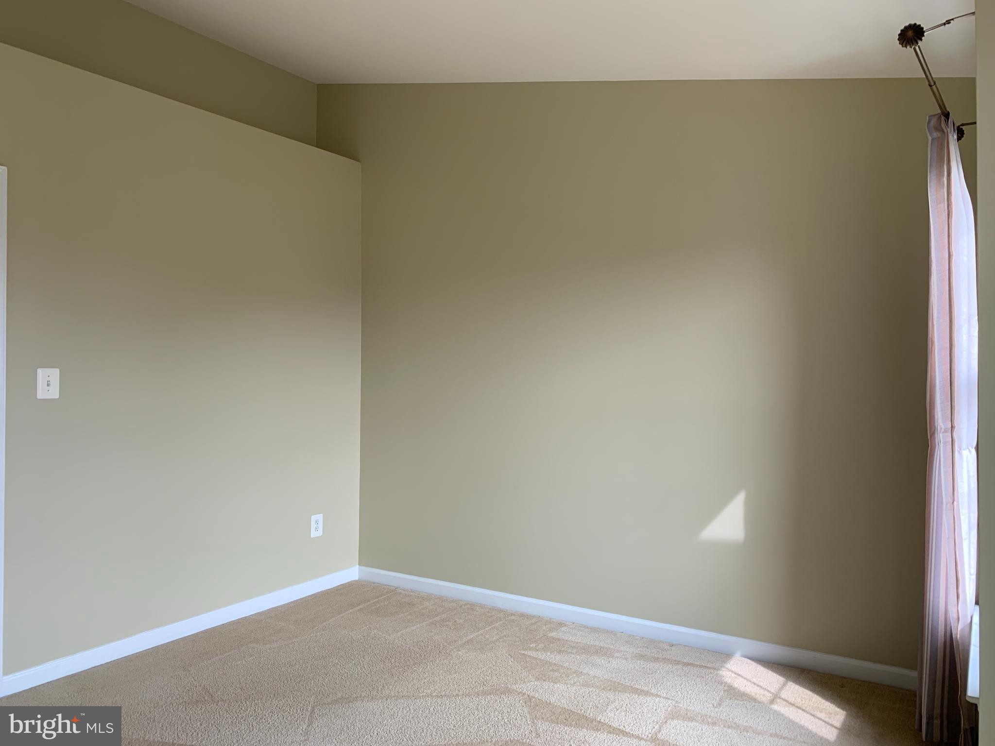 25575 America Square Chantilly, VA 20152 - Photo 27 of 57 Guest bedroom 1