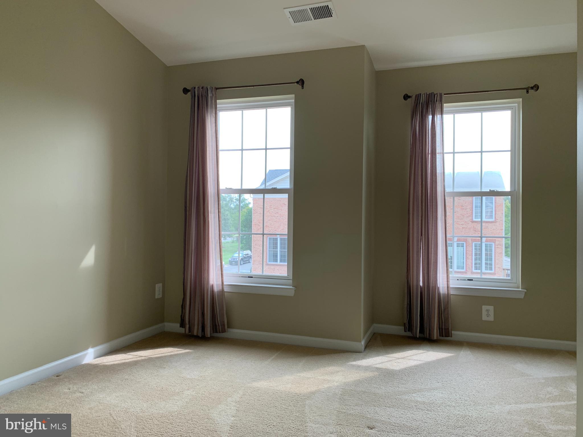 25575 America Square Chantilly, VA 20152 - Photo 28 of 57 Guest bedroom 1
