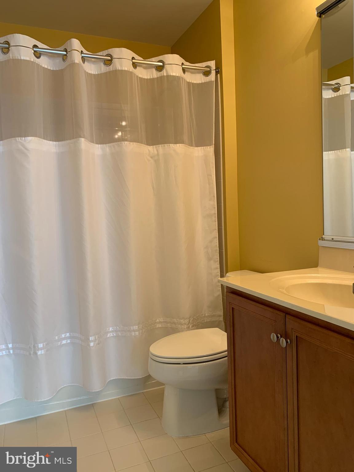 25575 America Square Chantilly, VA 20152 - Photo 32 of 57 Guest bathroom