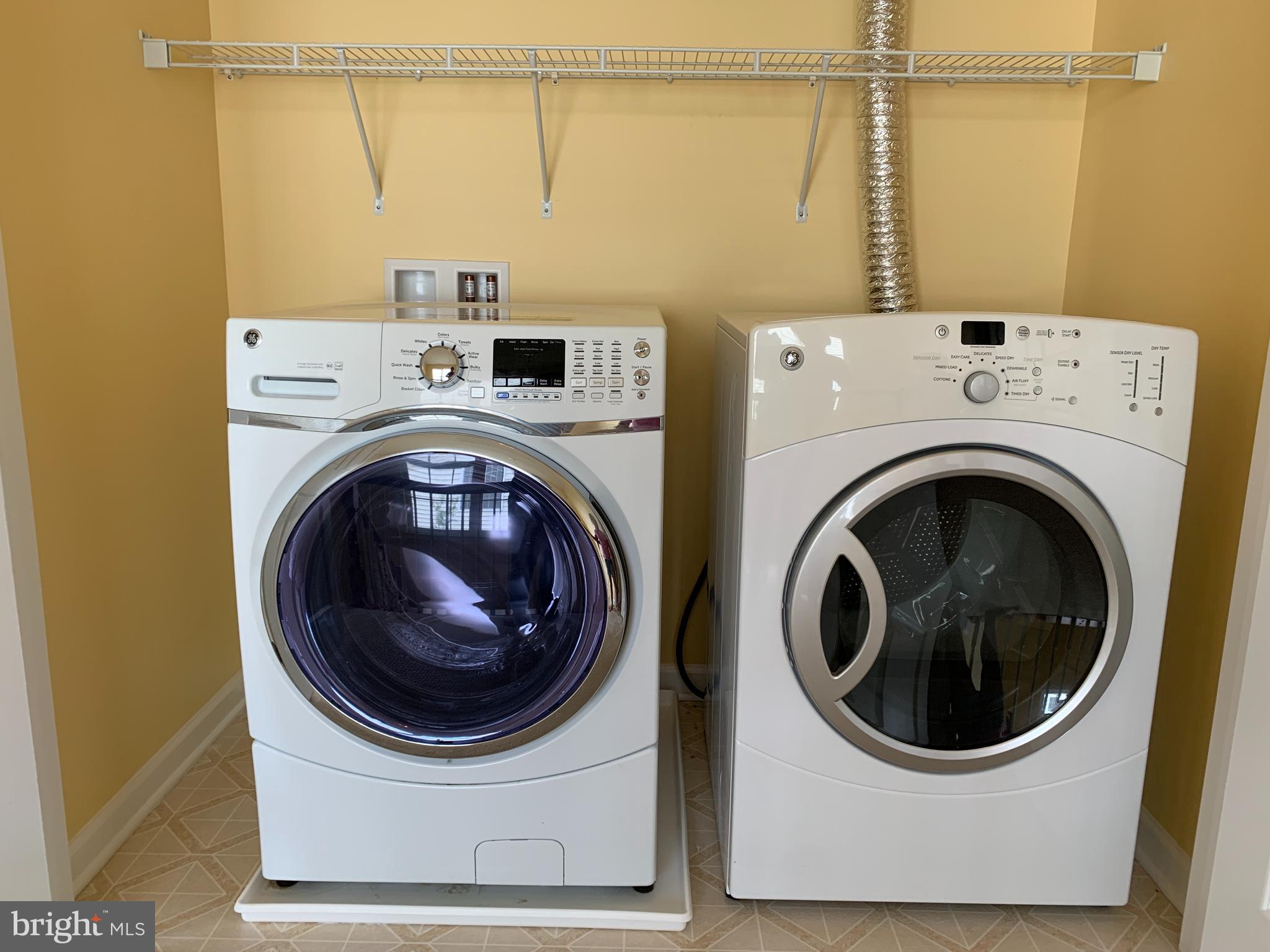 25575 America Square Chantilly, VA 20152 - Photo 33 of 57 Laundry on Upper level