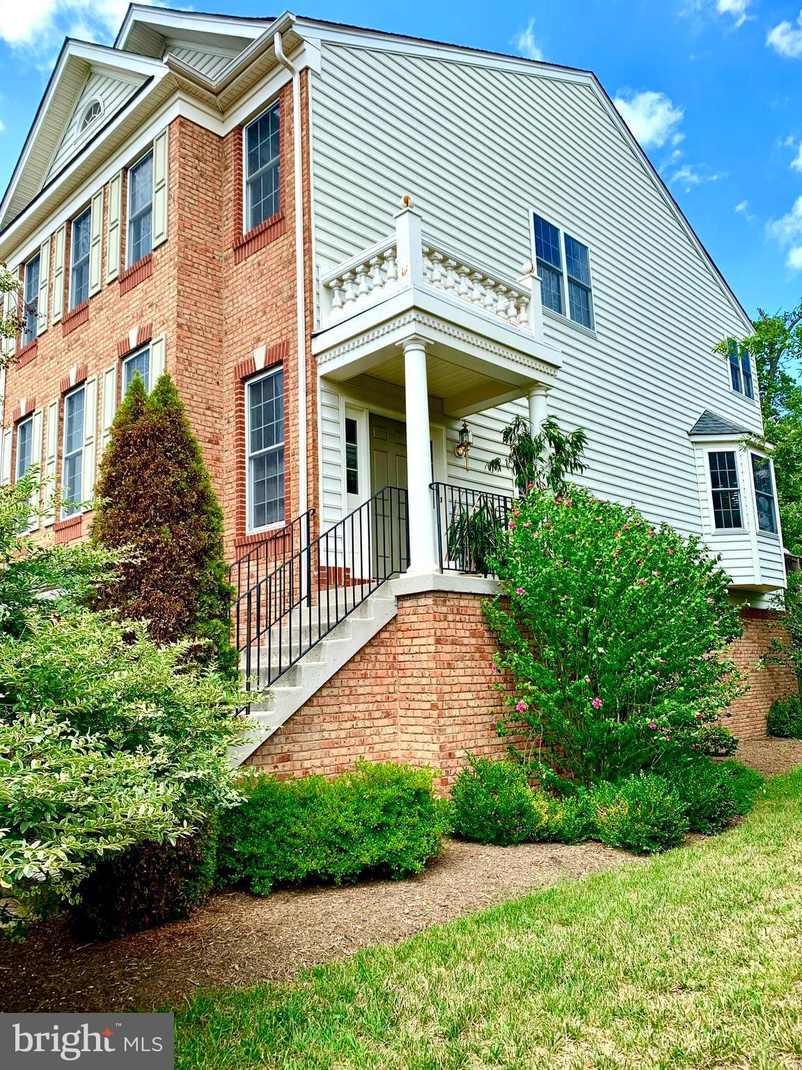 25575 America Square Chantilly, VA 20152 - Photo 4 of 57 Side Elevation