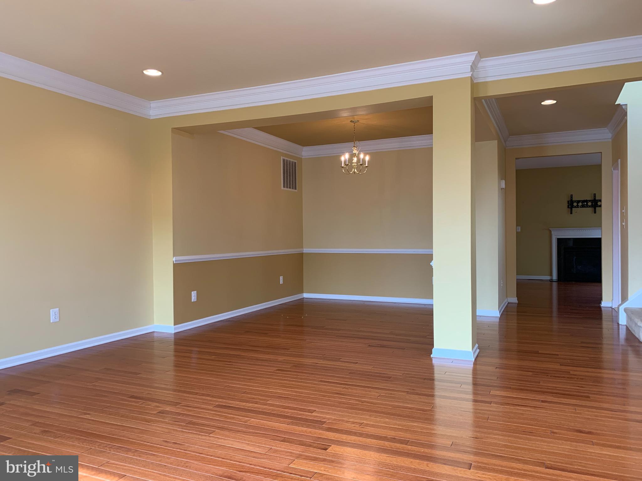 25575 America Square Chantilly, VA 20152 - Photo 8 of 57 Living room/Dining
