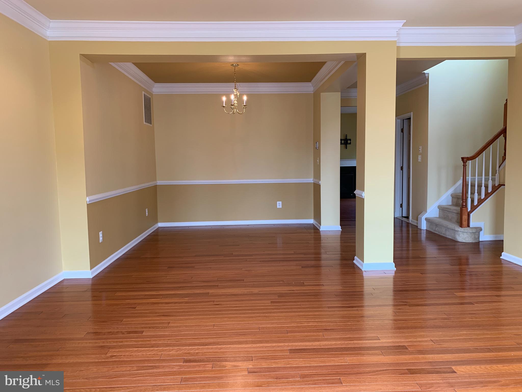25575 America Square Chantilly, VA 20152 - Photo 10 of 57 Living room/Dining