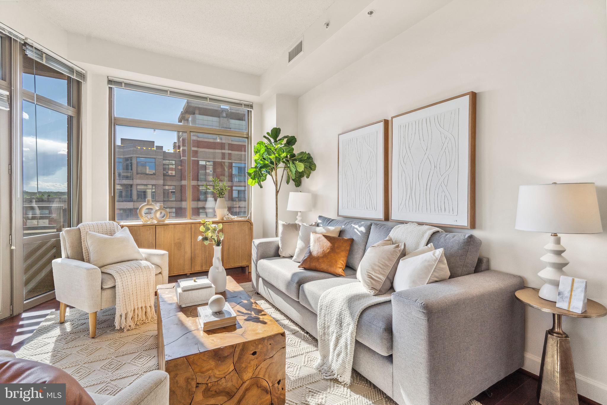 3650 South Glebe Road, Unit 1050 Arlington, VA 22202 - Photo 16 of 47 Living Area