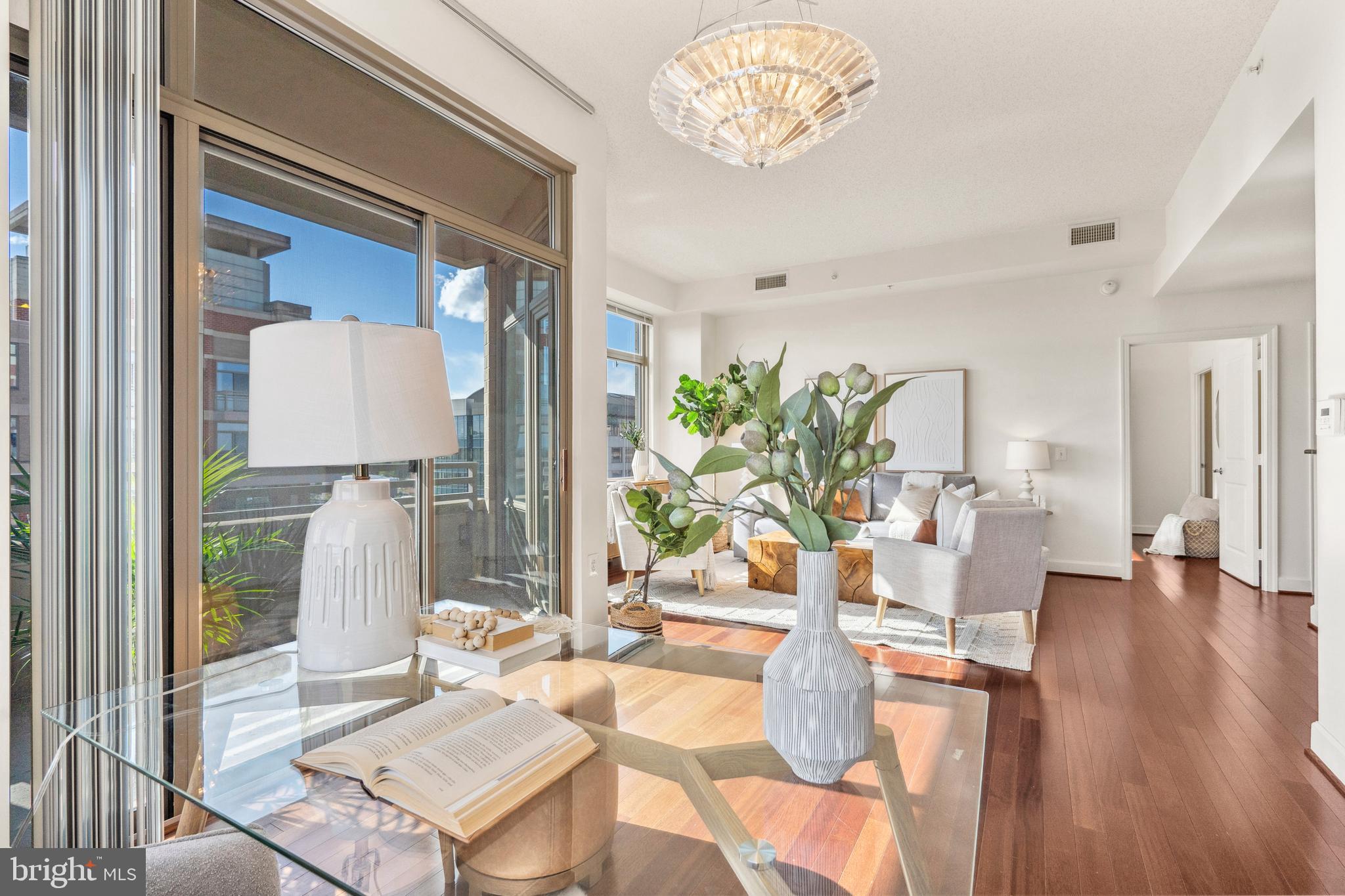 3650 South Glebe Road, Unit 1050 Arlington, VA 22202 - Photo 20 of 47 Living Area