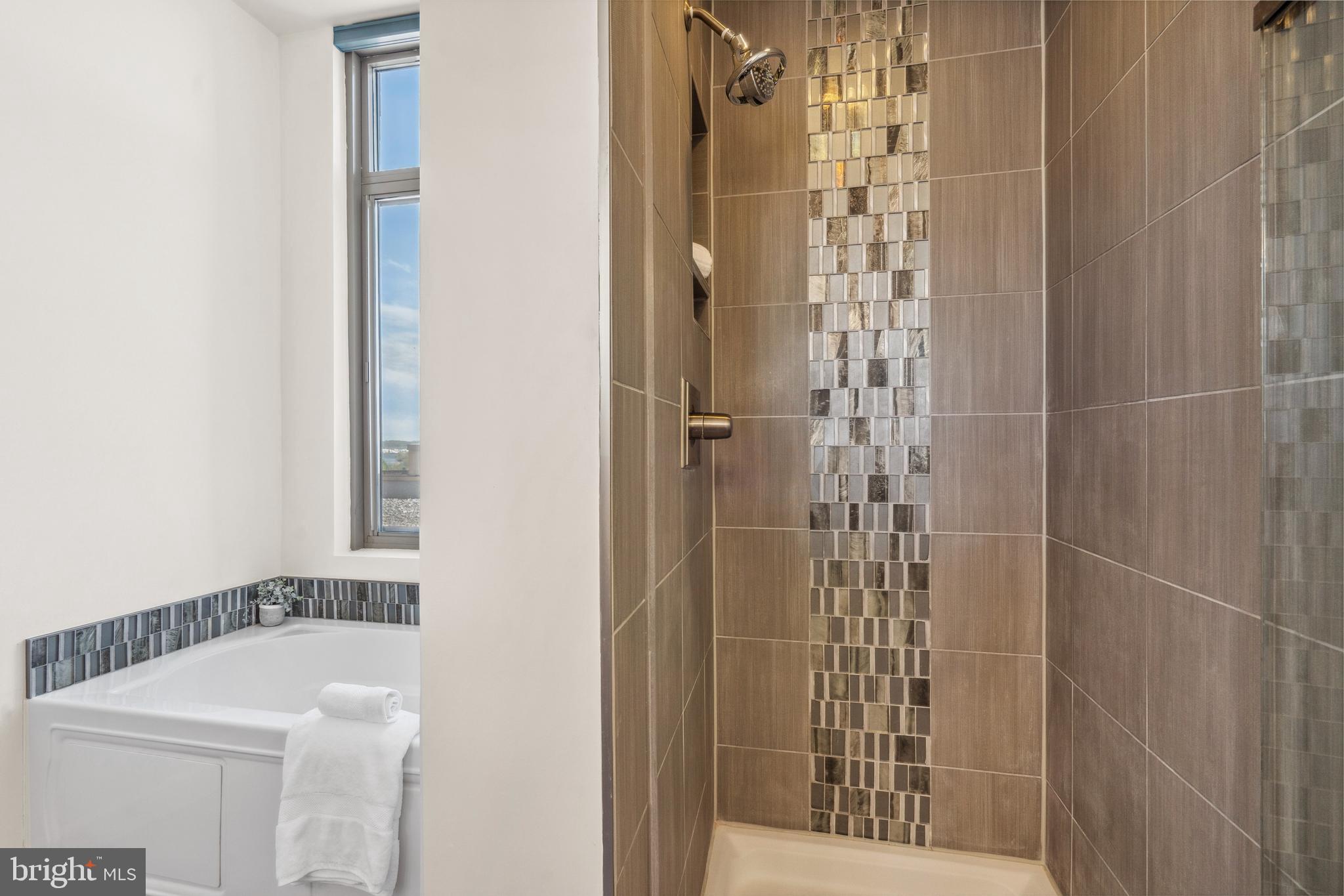 3650 South Glebe Road, Unit 1050 Arlington, VA 22202 - Photo 29 of 47 Primary Bathroom