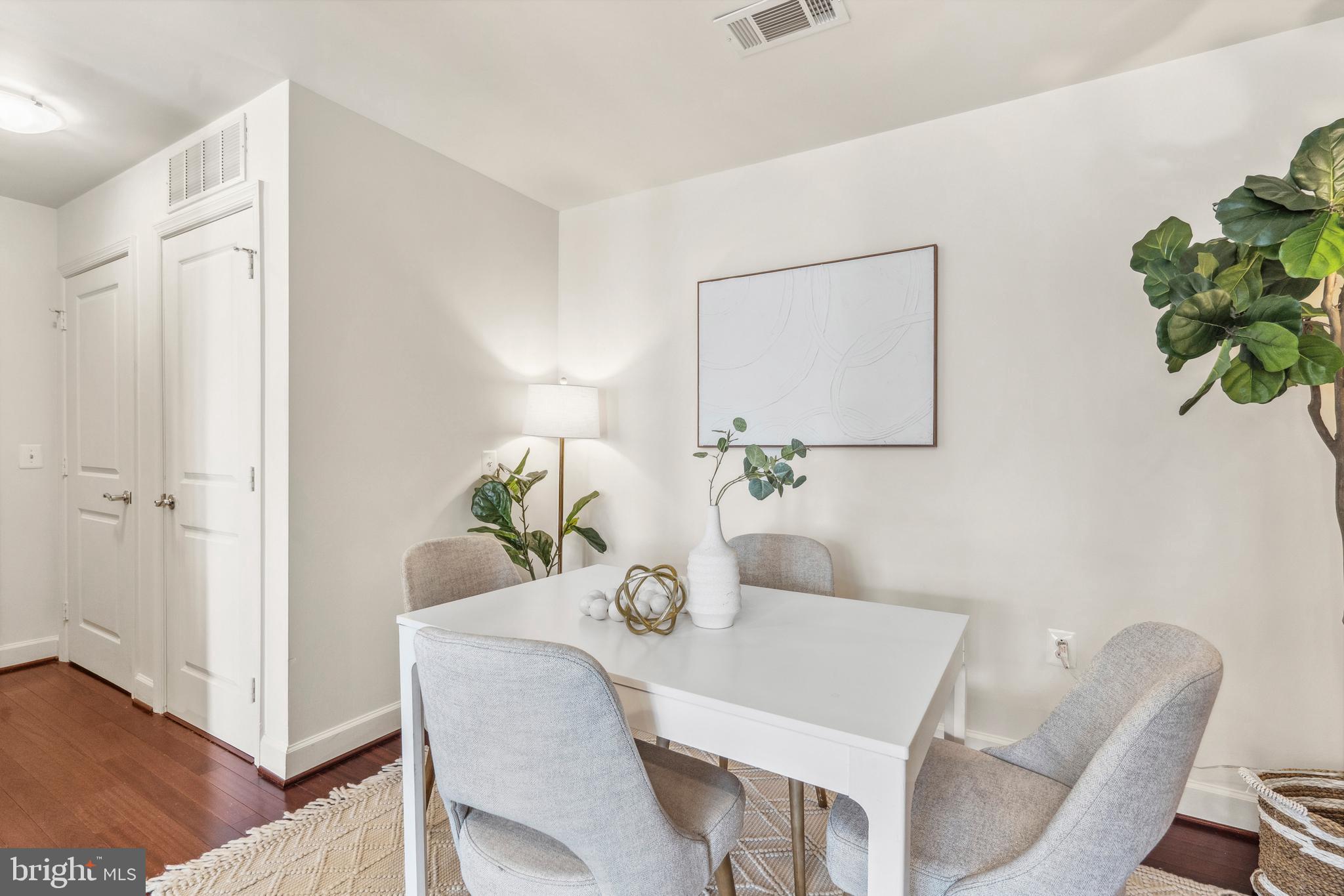 3650 South Glebe Road, Unit 1050 Arlington, VA 22202 - Photo 5 of 47 Dining Area