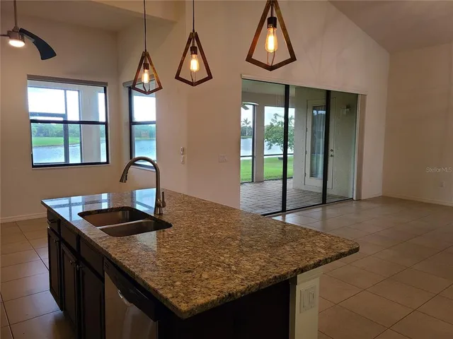 $3,400 | 629 Rosemary Circle, Bradenton, FL 34212