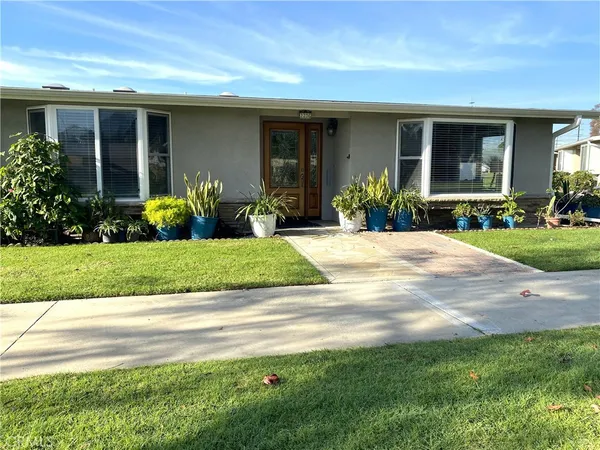 a view of a house with backyard and porch