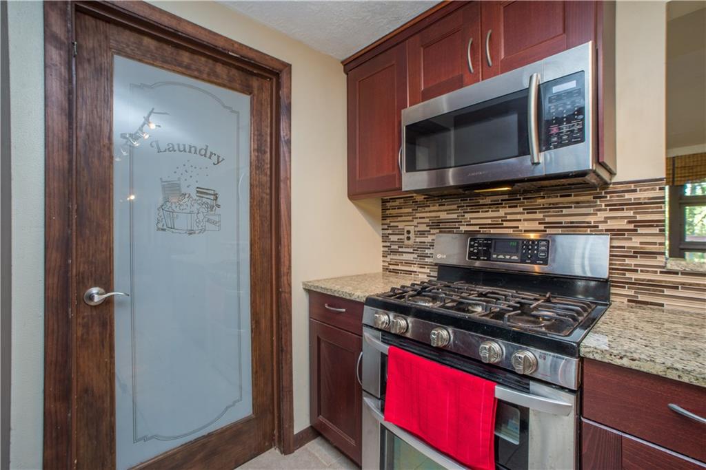 39 Buckhill Road Pittsburgh, PA 15237 - Photo 10 of 25 A double oven and large microwave oven are included in this kitchen.