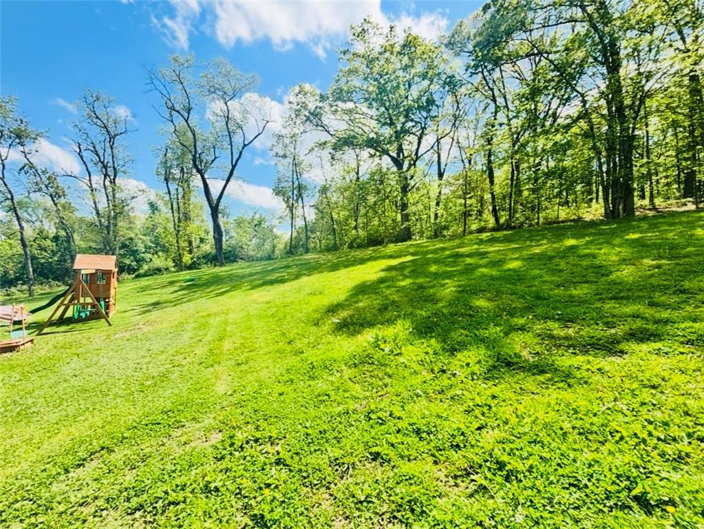 87 McMichael Road Carnegie, PA 15106 - Photo 17 of 20 a backyard of a house with table and chairs