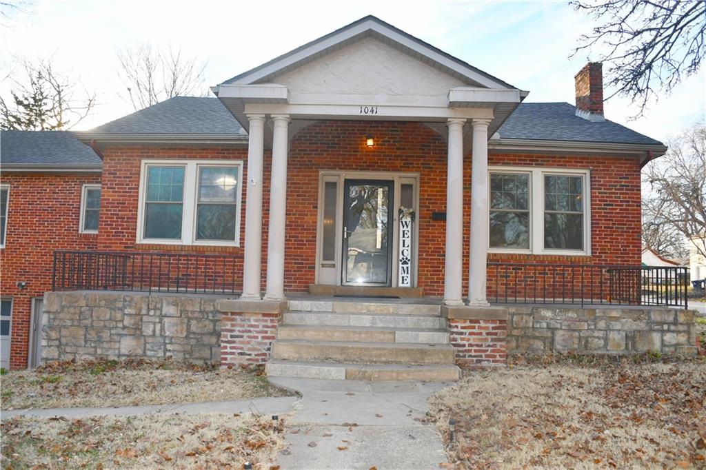 1041 North 5th Street Independence, KS 67301 - Photo 1 of 48