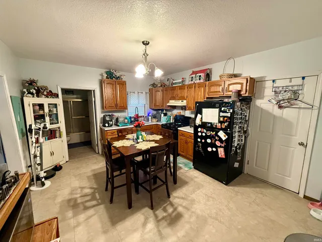 $165,000 | 207 Lisle Street, Kendallville, IN 46755