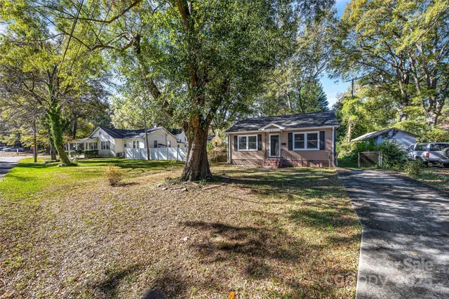 a view of a house with backyard and sitting area