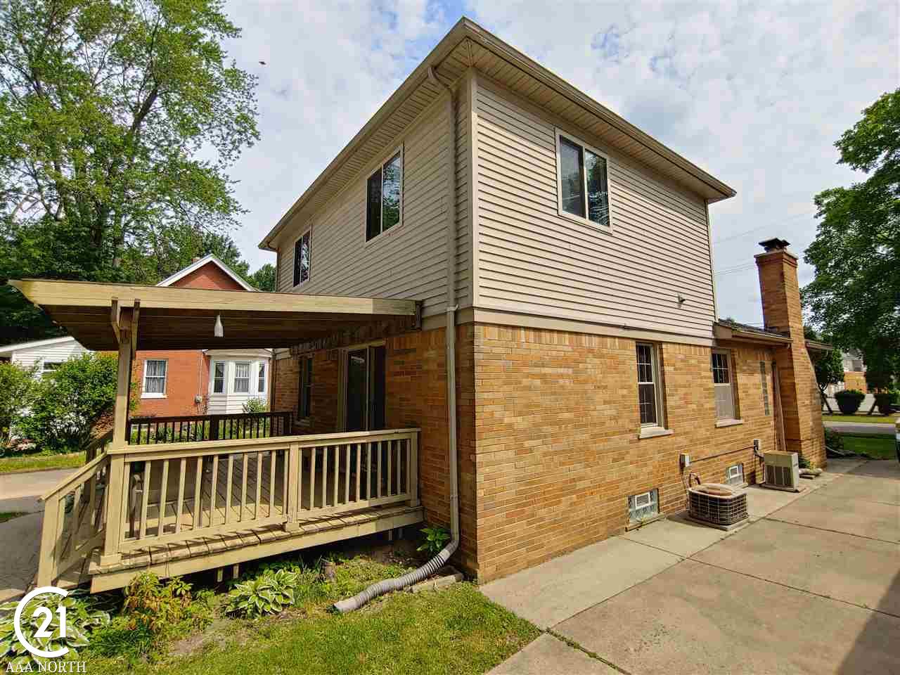 210 Riverside Drive Mount Clemens, MI 48043 - Photo 41 of 46 31385711-40.JPG
