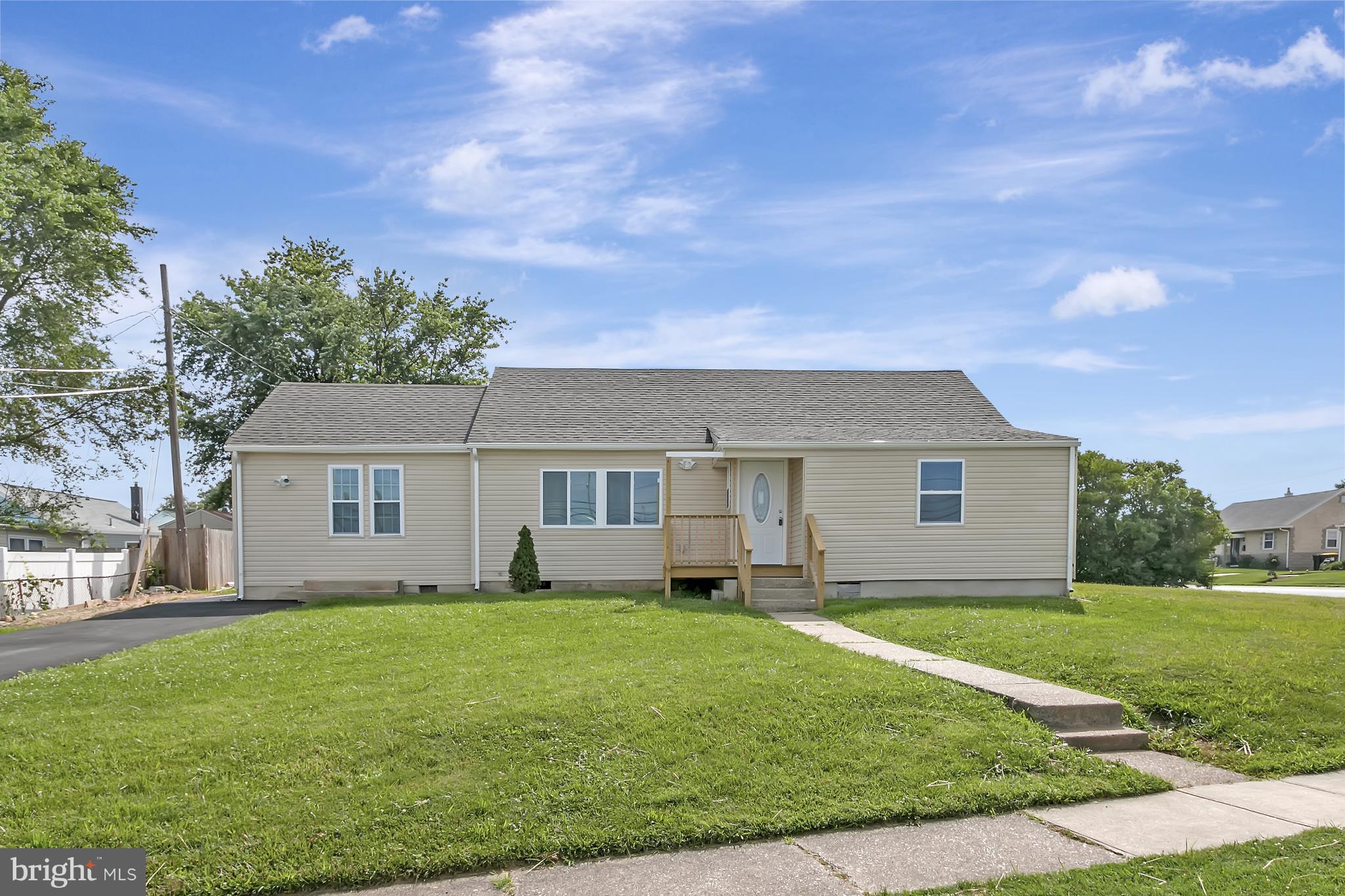 61 Morris Road New Castle, DE 19720 - Photo 2 of 28 Front of House-view 2