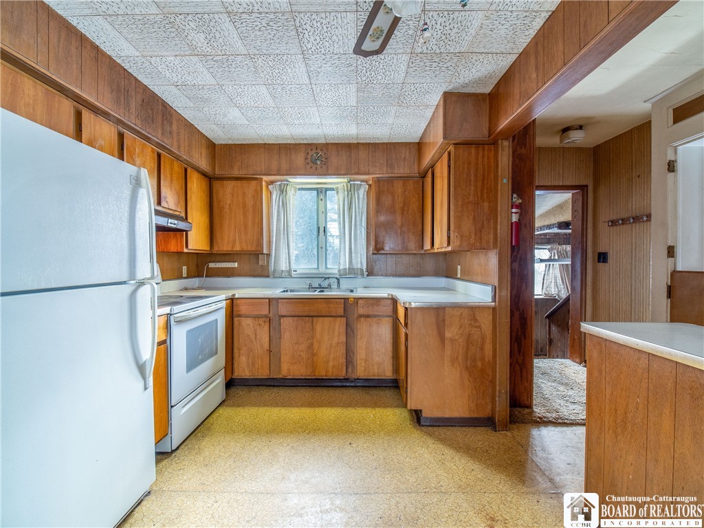 149 Baker Street Jamestown, NY 14701 - Photo 3 of 27