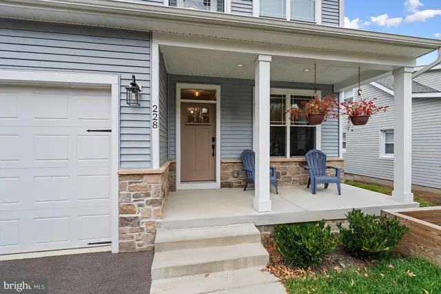 a view of a building with sitting area